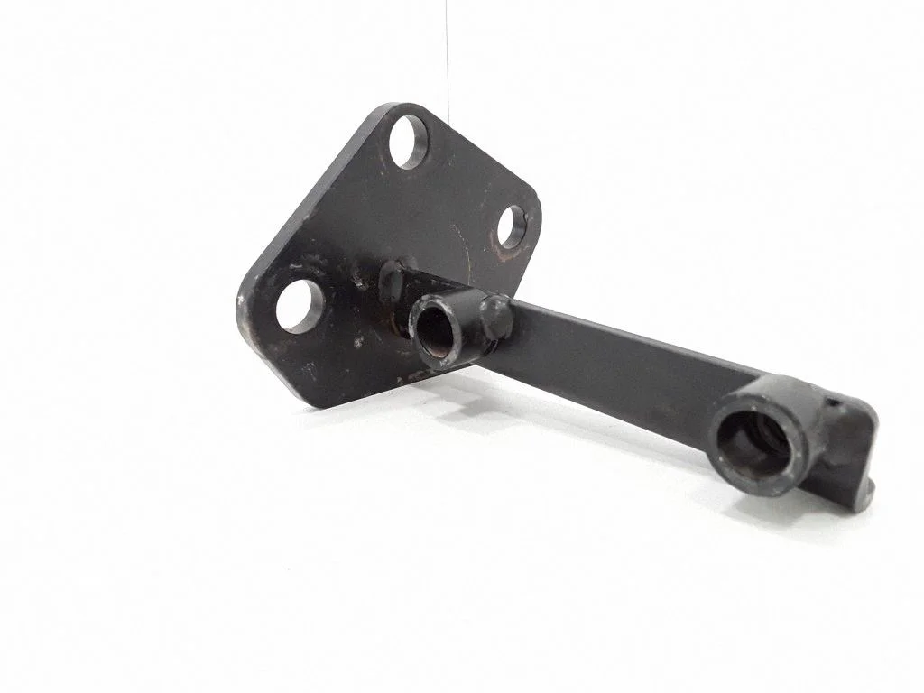 Rear bumper mounting bracket – left
