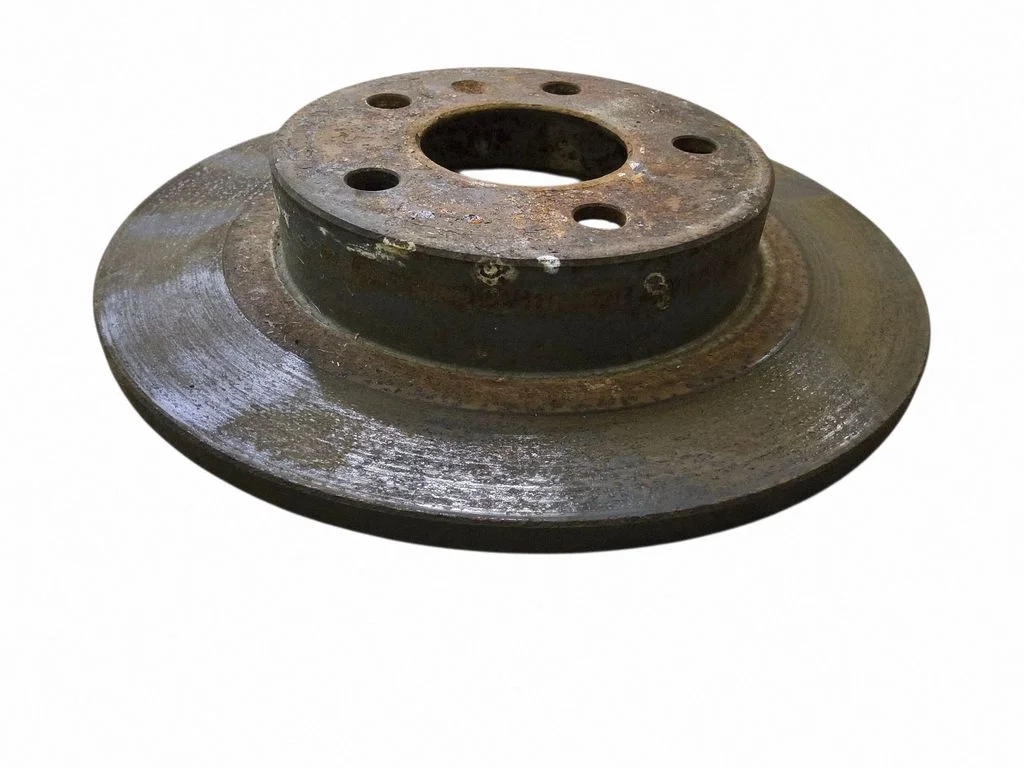 Priekšējais bremžu disks – aizmugurējā