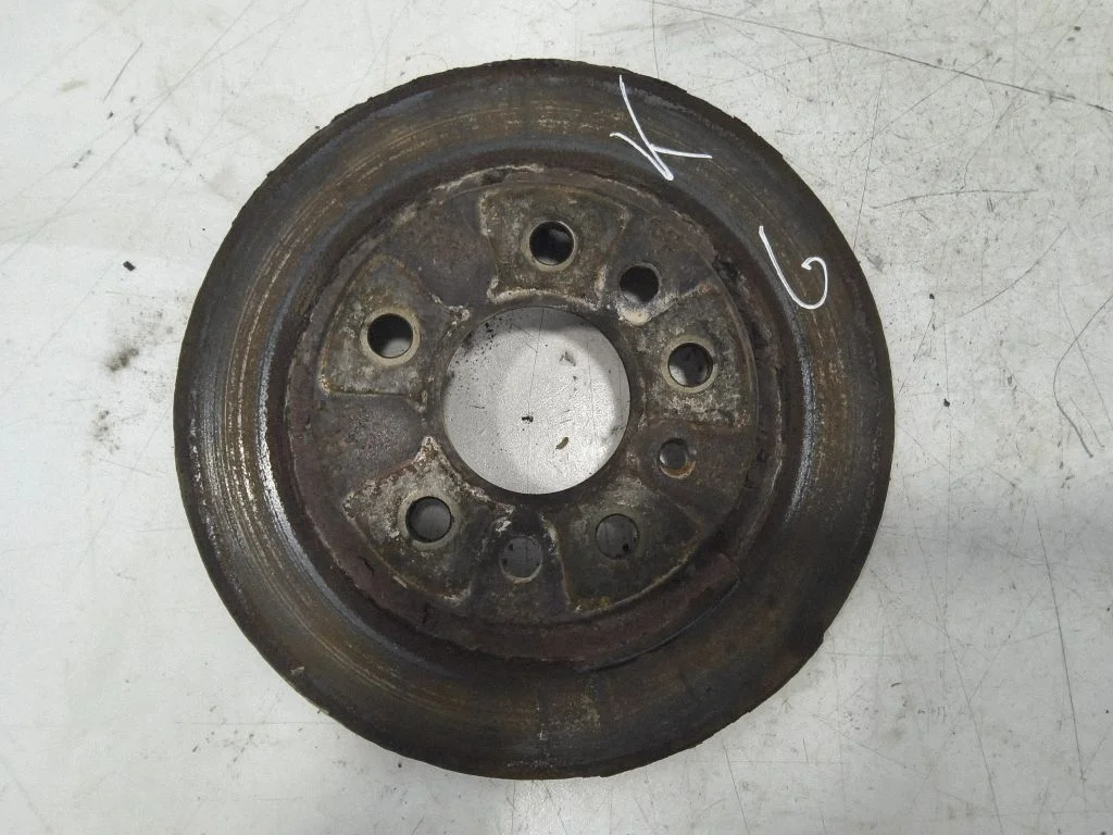 Aizmugurējais bremžu disks – aizmugurējā kreisā