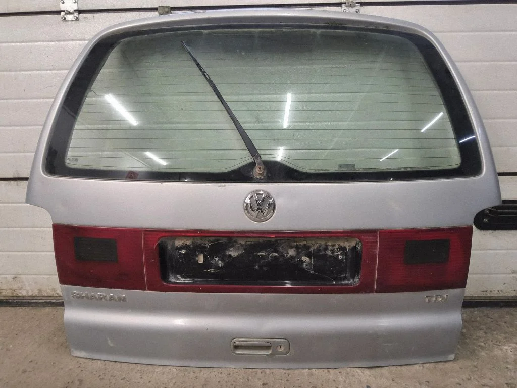 Tailgate/trunk/boot lid – rear