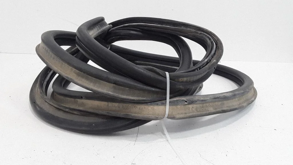 Loading door rubber seal (on body)