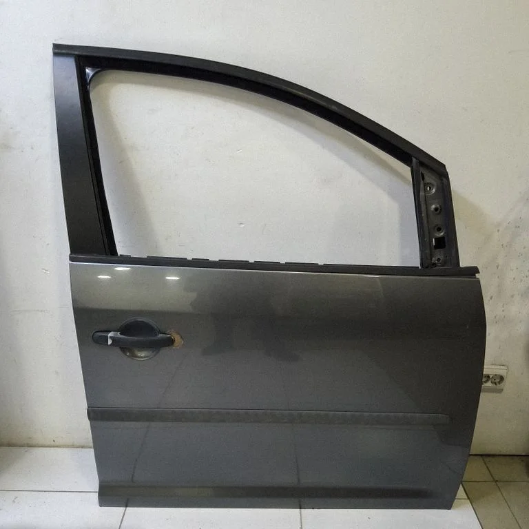 Front door – front right