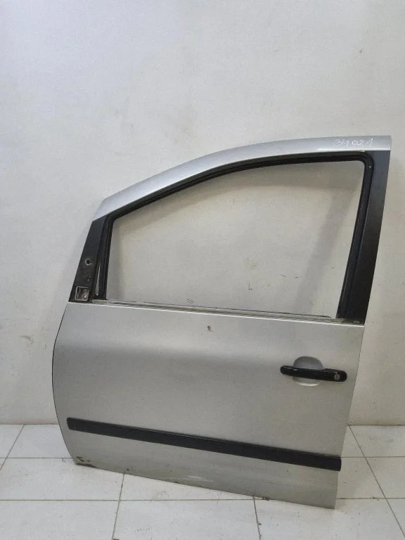 Front door – front left