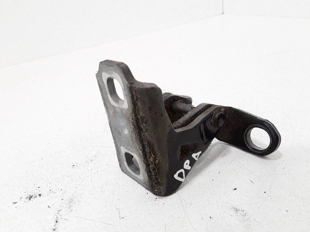 Front door lower hinge – right