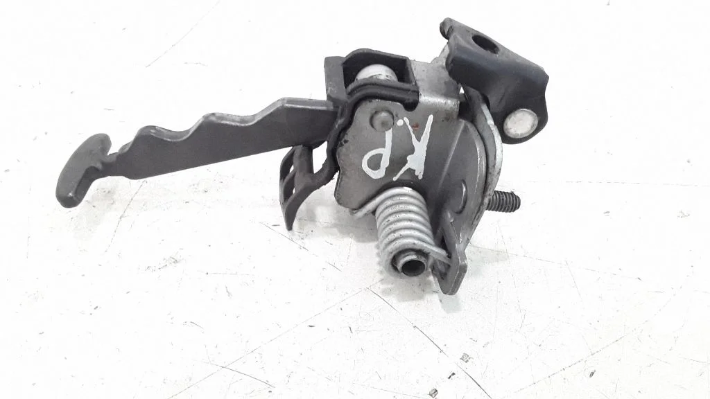 Front door check strap stopper – Citroen C4 I (2004-2010)