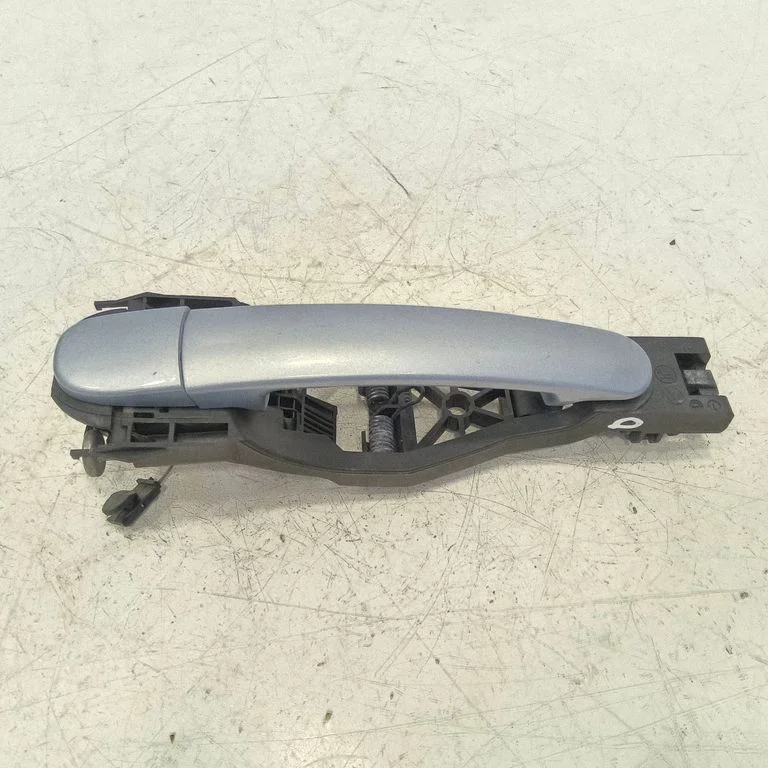 Front door exterior handle – front right