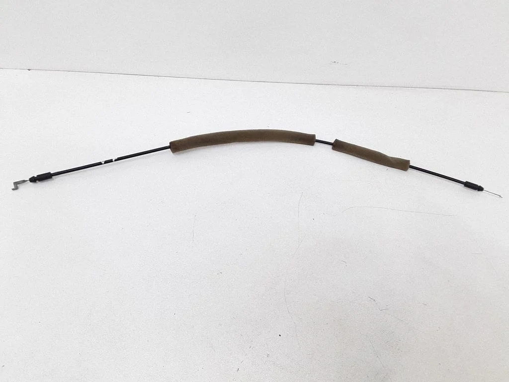 Front door cable line – right