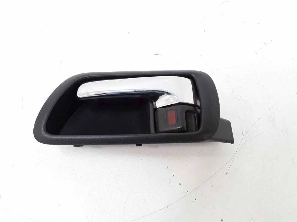 Front door interior handle – front left