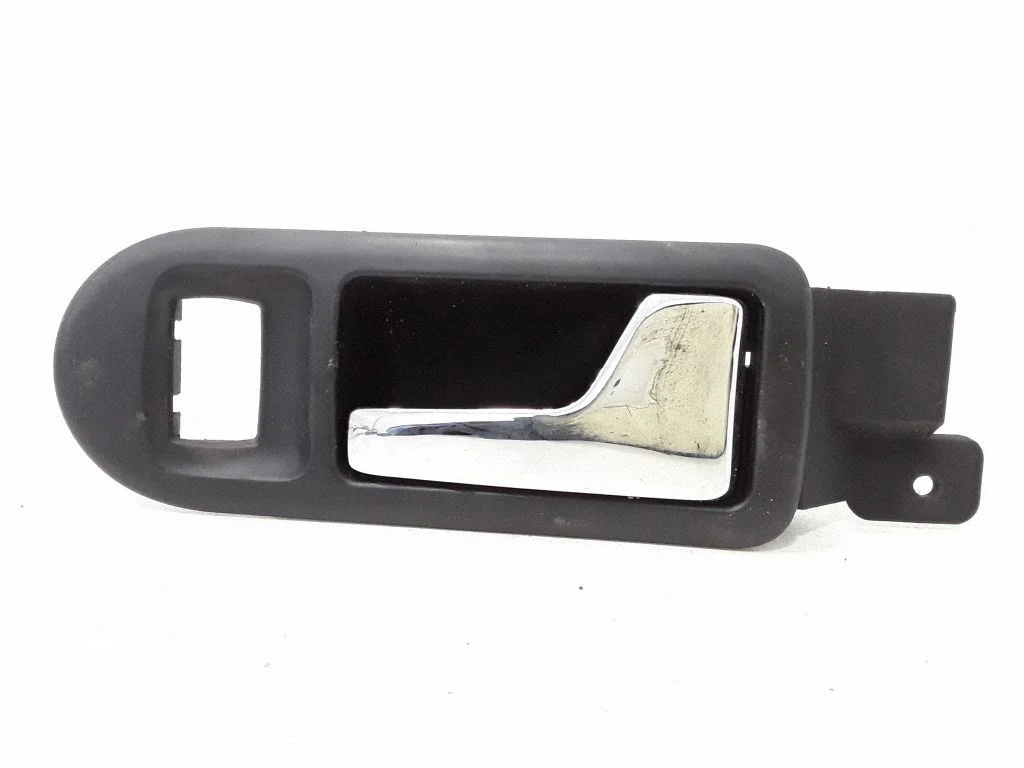 Front door interior handle – right