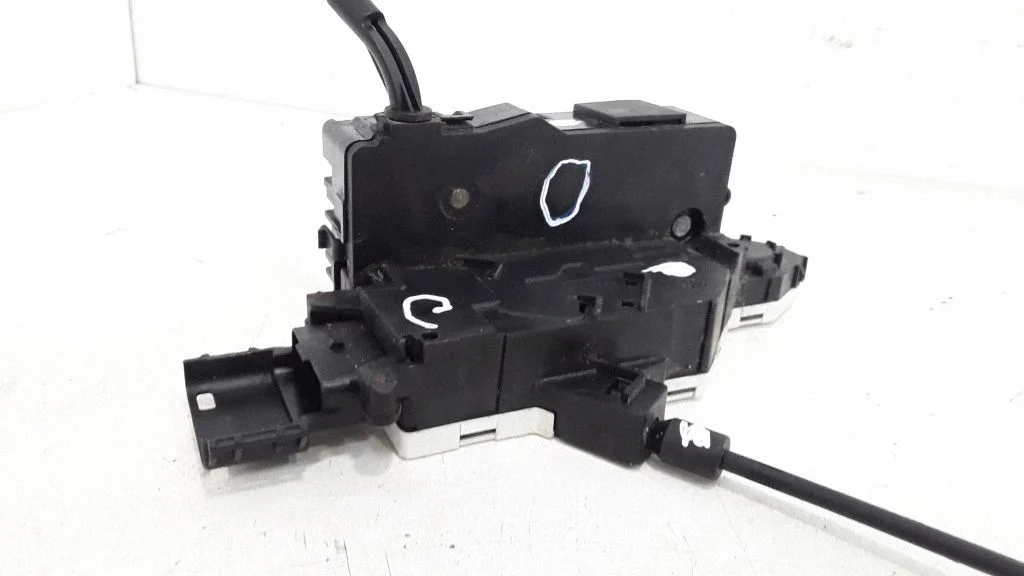 Front door lock – left