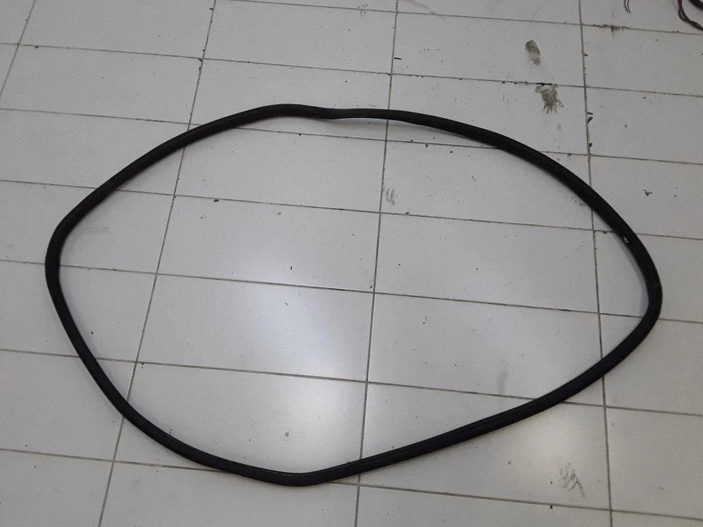 Esiukse tihend (kere pool) – Mercedes-Benz A-klass W169 (2004-2012)