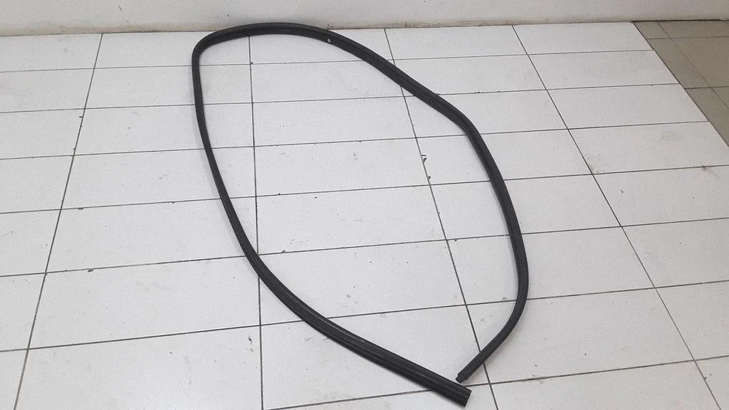 Front door rubber seal – right