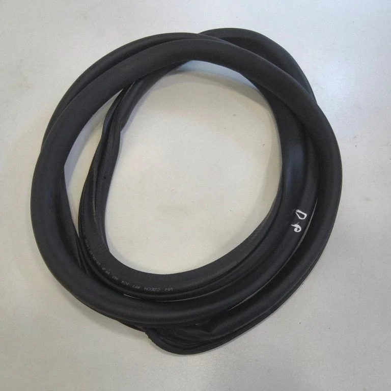 Front door rubber seal – front right
