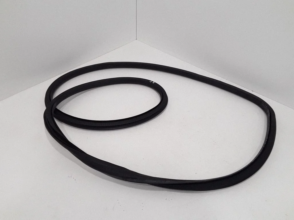 Esiukse tihend (kere pool) – Opel Insignia A (2008-2017)