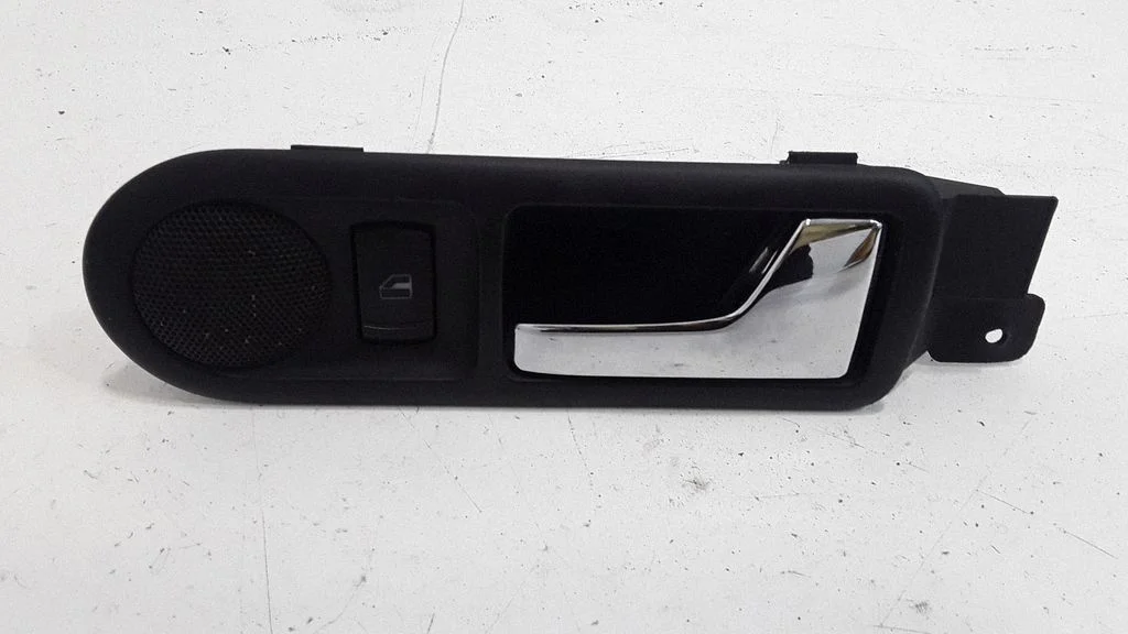 Front door interior handle – front right
