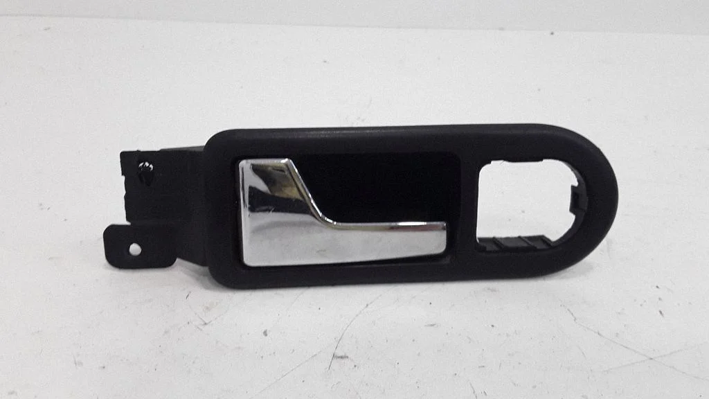 Front door interior handle – front left