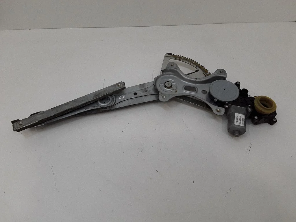 Front door window regulator with motor – front right