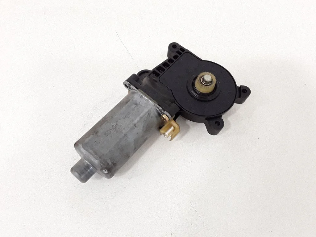 Priekšējā loga pacēlāja motoriņš 0130821672