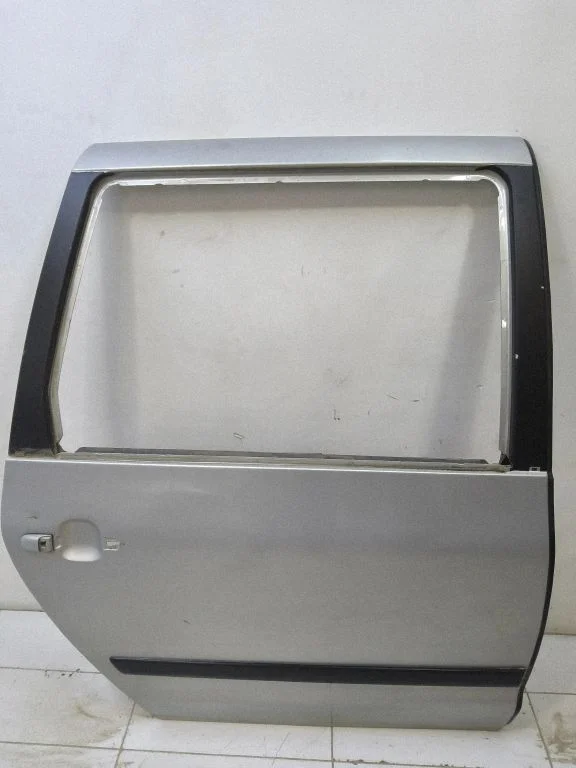 Rear door – rear right
