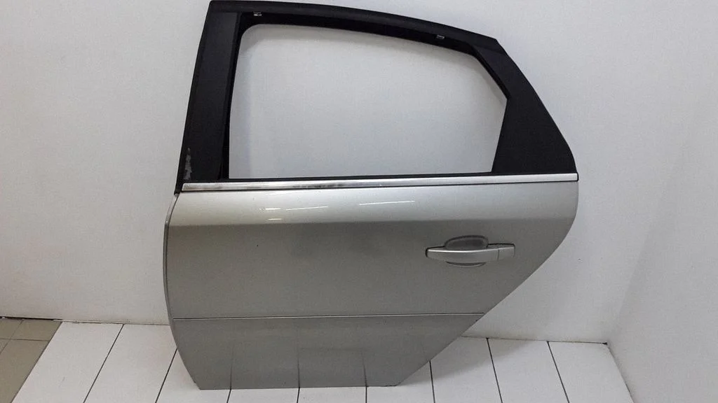 Rear door – right