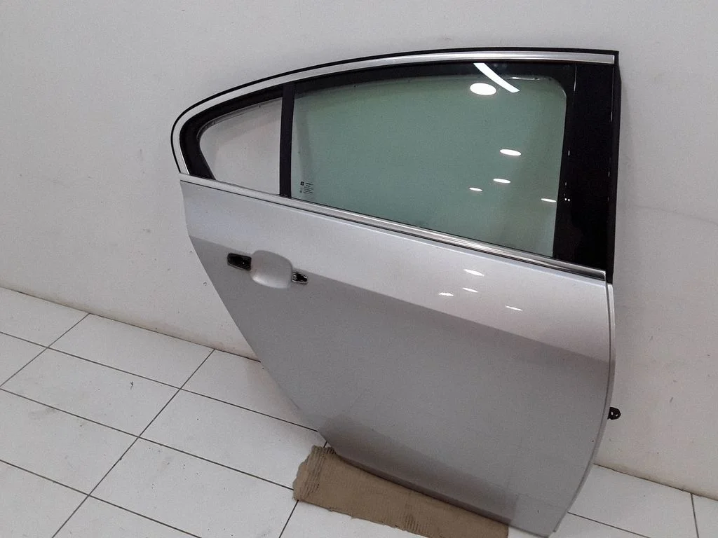 Rear door – right