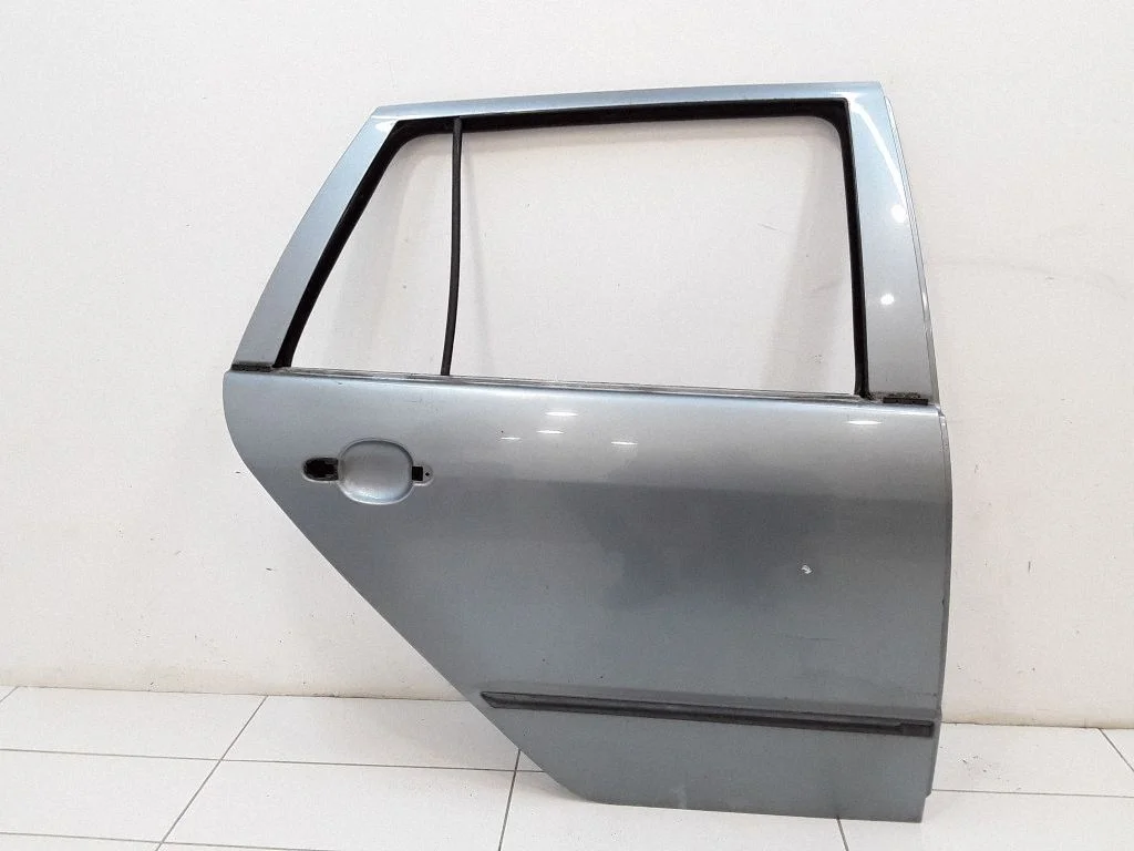 Rear door – right