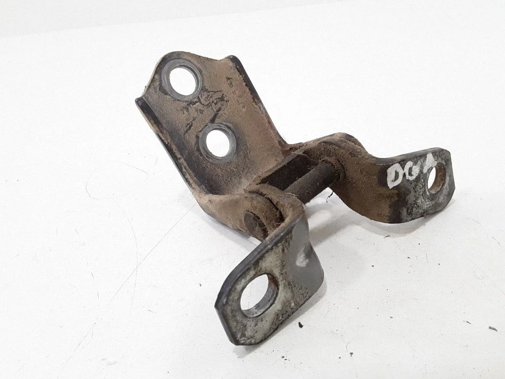 Rear door lower hinge – right