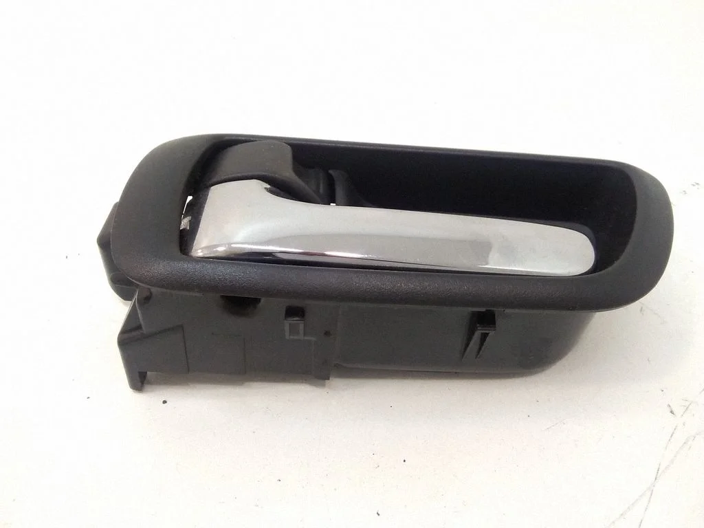 Rear door interior handle – rear left