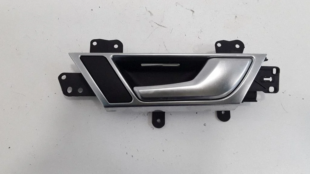 Tagaukse sisemine käepide – Audi A6 Allroad C6 (2006-2011)