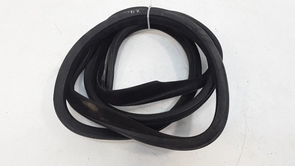Tagaukse tihend (kere pool) – Volvo V70 (2000-2004)
