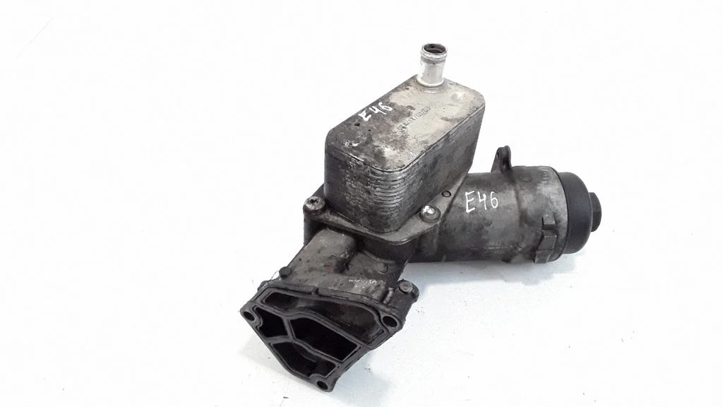 Oil filter mounting bracket