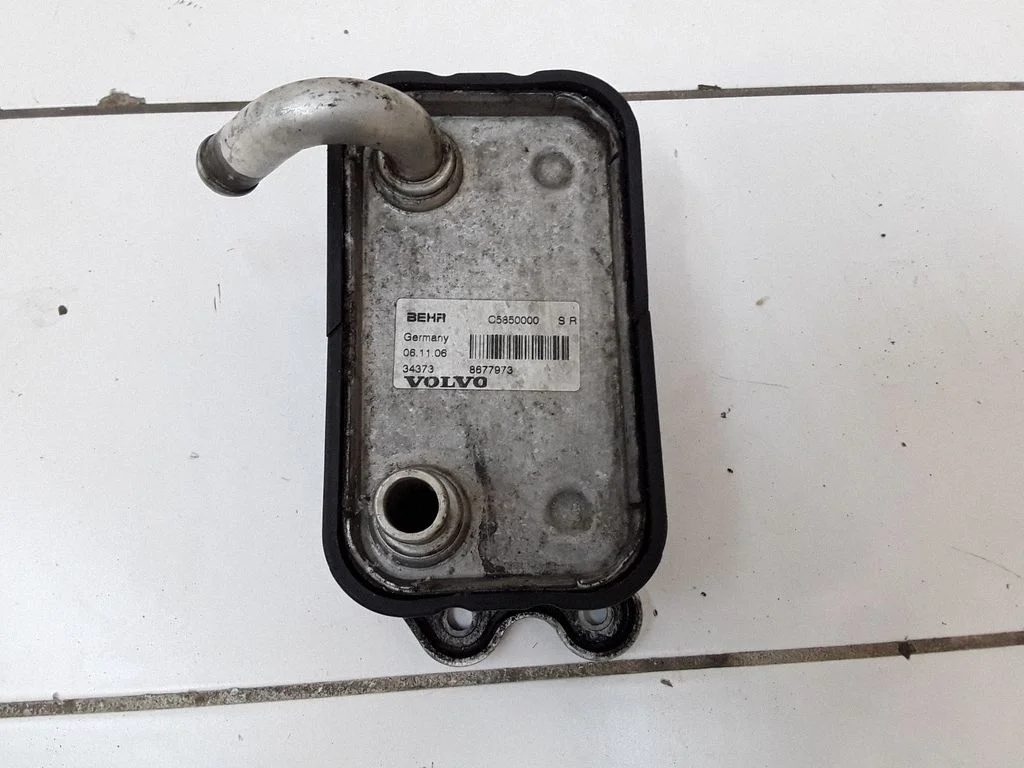 Oil filter mounting bracket – Volvo S40, V40 (1995-2004)