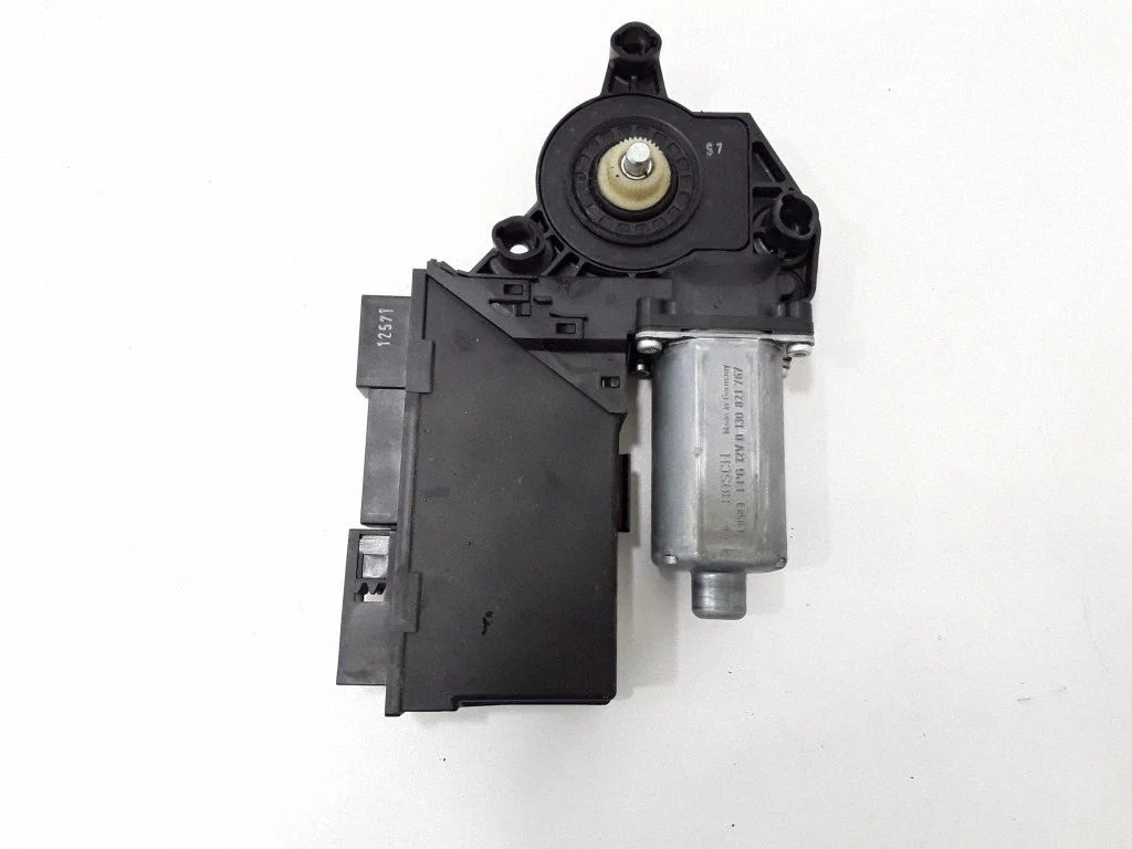 Rear door window regulator motor 8E0959801A
