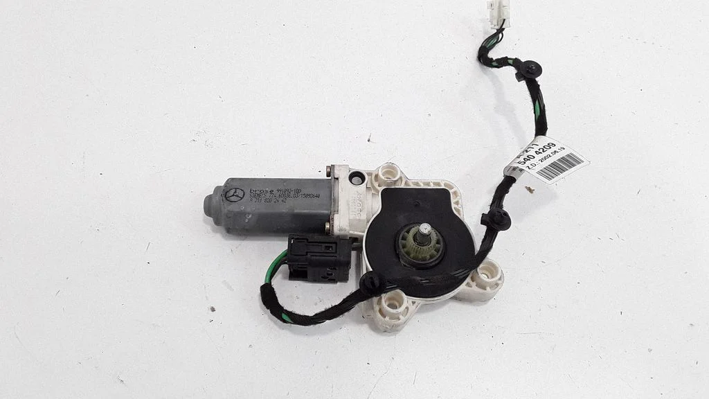 Aizmugurējā loga pacēlāja motoriņš A2118202442