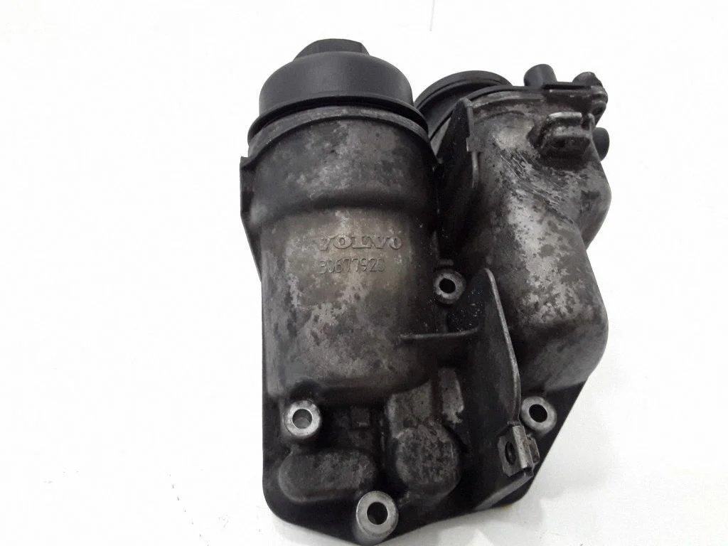Oil filter mounting bracket – Volvo V70 (2000-2004)
