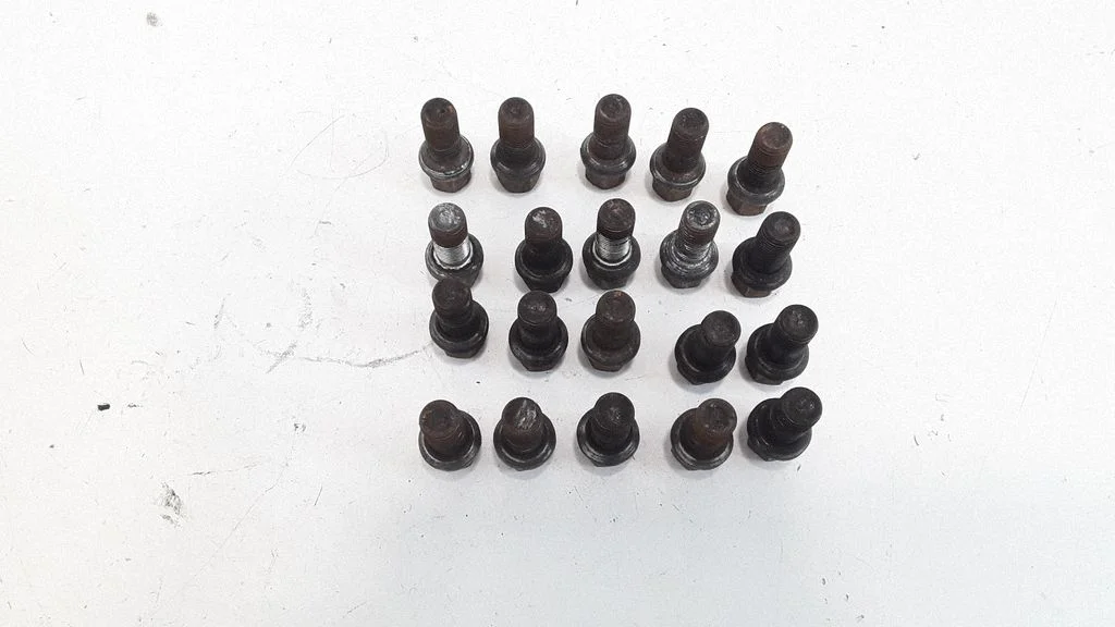 Nuts/bolts – Volkswagen Passat B5.5 (2001-2005)