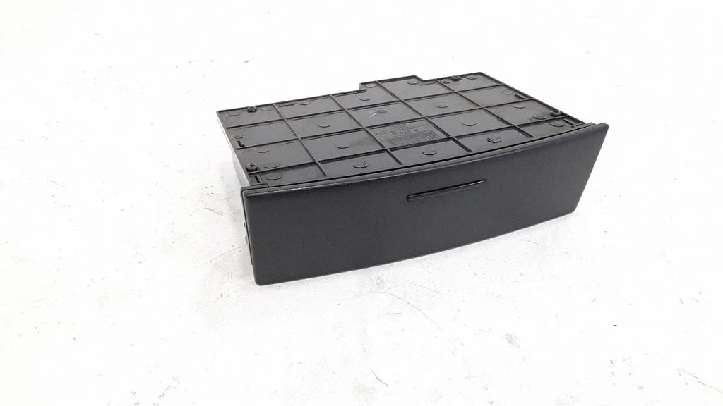 Glove box 845703E000