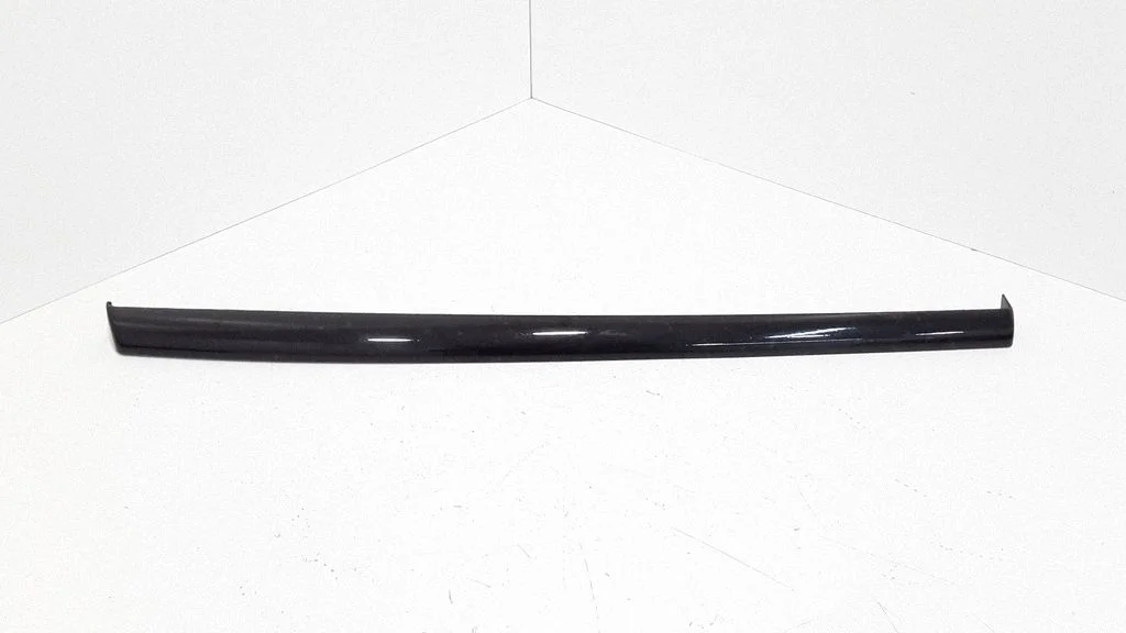 Dashboard glove box trim