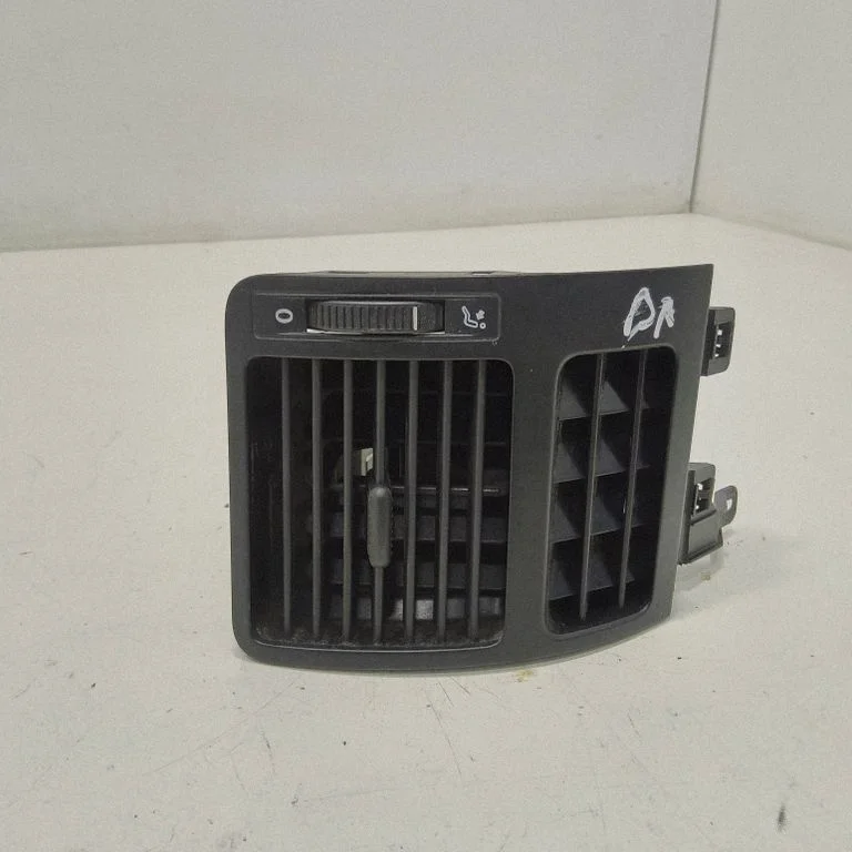 Dashboard side air vent grill/cover trim – Volkswagen Touran I (2003-2010)