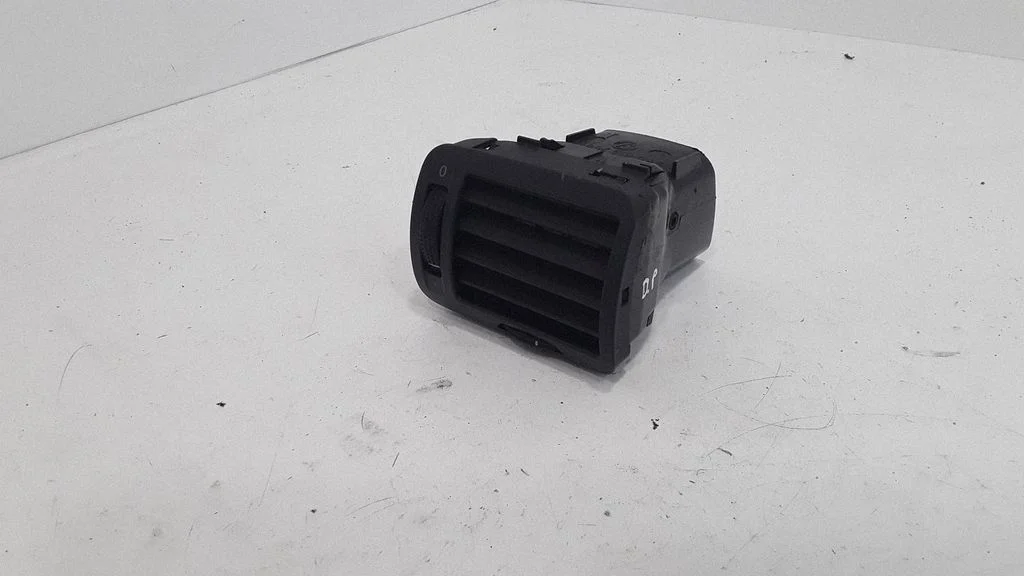 Dashboard side air vent grill/cover trim – Volkswagen Passat B5.5 (2001-2005)