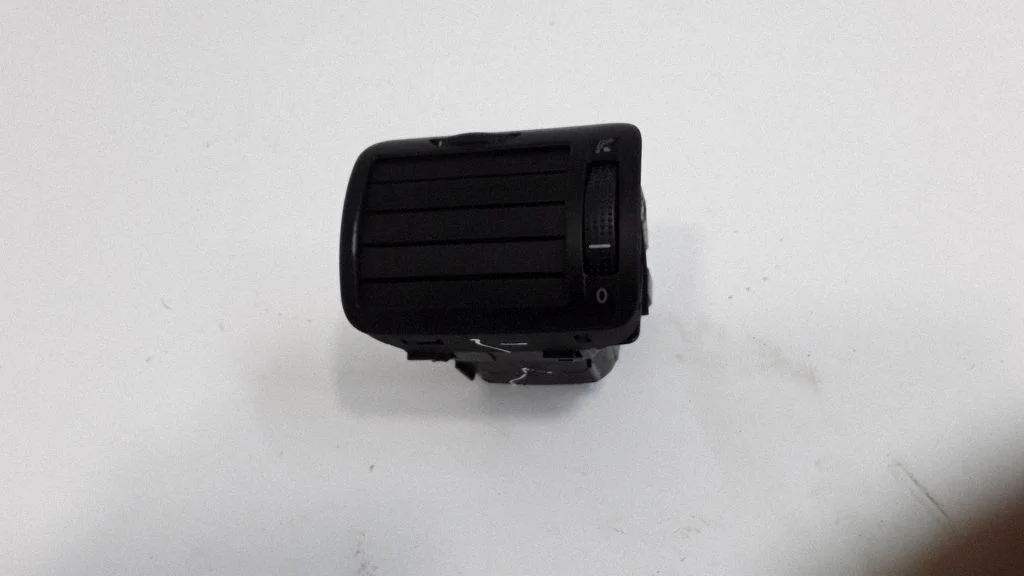 Dashboard side air vent grill/cover trim 1841908001