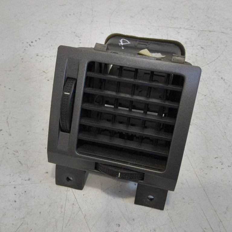 Dashboard side air vent grill/cover trim – front right