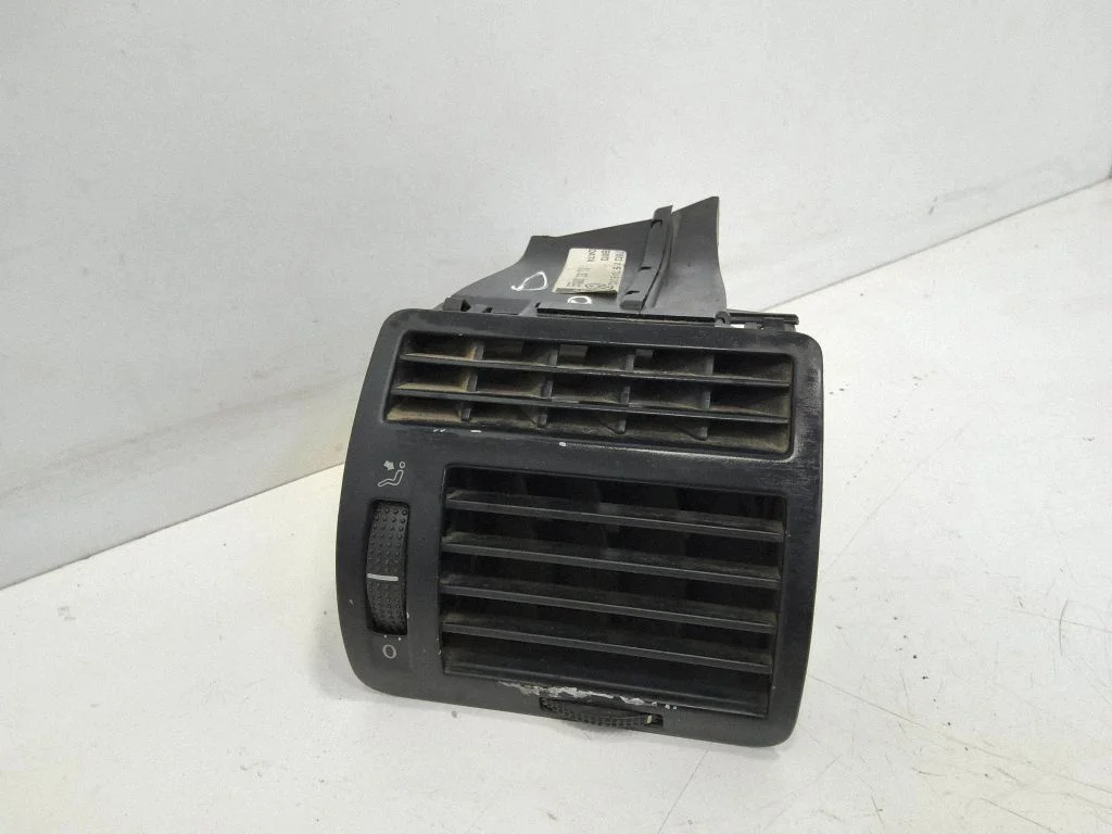 Dashboard side air vent grill/cover trim – front right