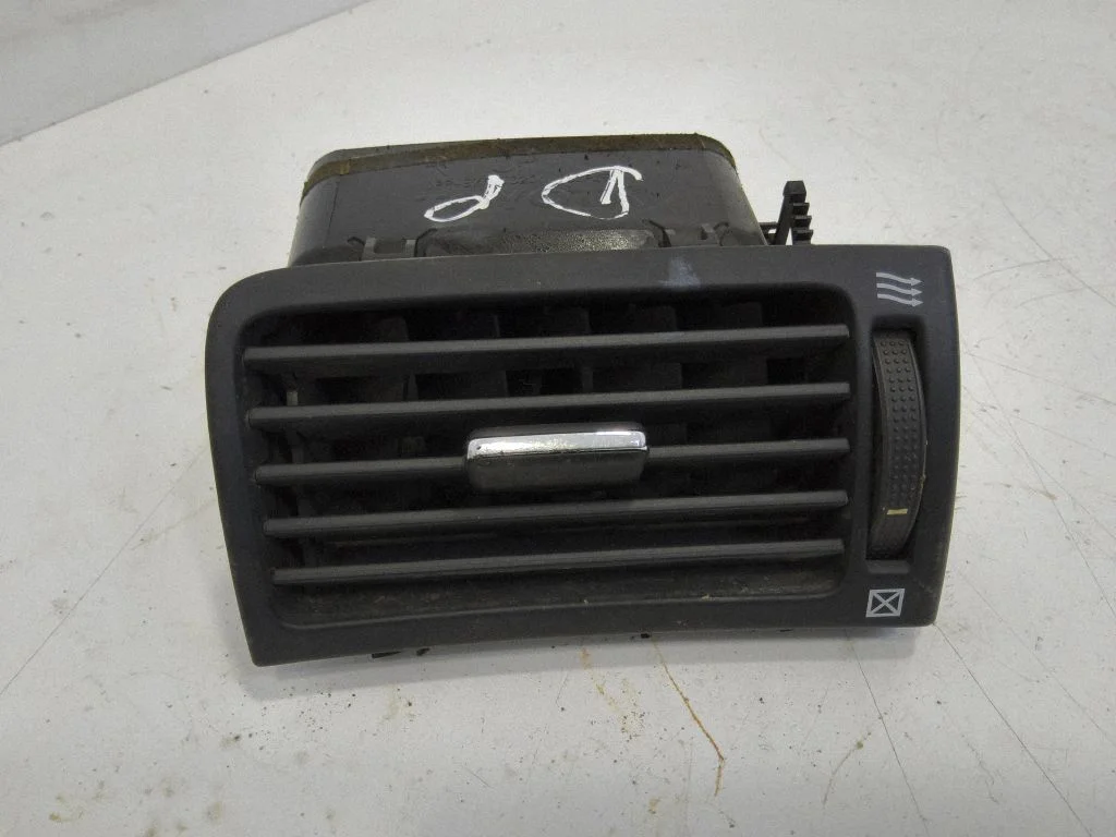 Dashboard side air vent grill/cover trim – front right