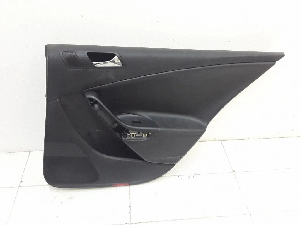 Rear door card panel trim – rear right