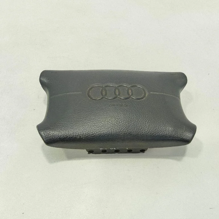 Steering wheel airbag – front