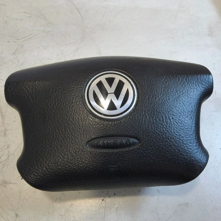 Steering wheel airbag 137705100