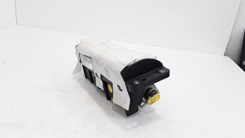 Passenger airbag – front right