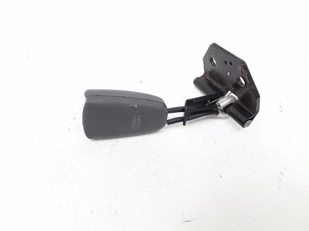 Rear seatbelt buckle
