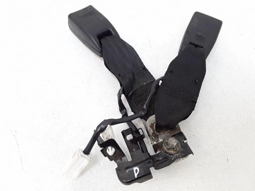 Rear seatbelt buckle – right
